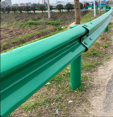 パーソナライズされた交通道路 鉄製障壁 高速道路安全基準 サイズ 3 波梁 GS2 護線