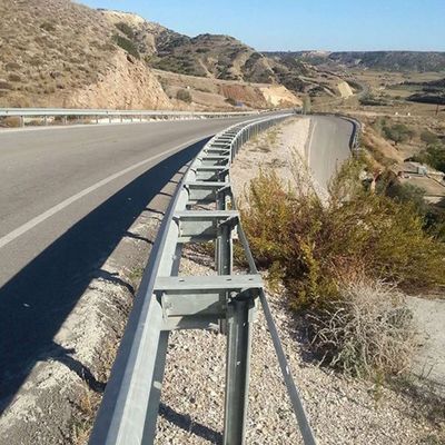 交通障壁 鉄筋高速道路護線 郵便スタンダード AASHTO M-180 Q235 Q345 アンゴラ