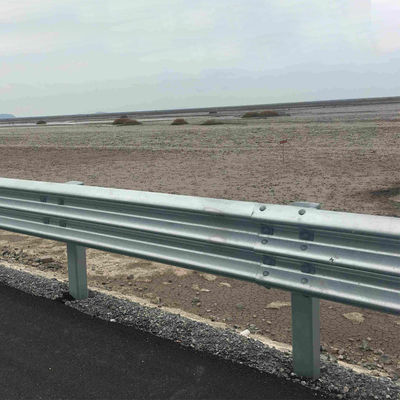 道路安全 550g シンクコーティング カーラージュされた高速道路ガードレール パーソナライズされたデザイン