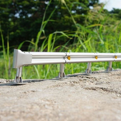 オーダーメイド サイズ W ビーム Aashto M180 道路安全のための高速道路ガードレール