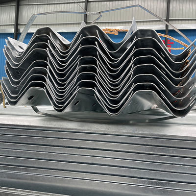 Q235 Q345 ホットディップ・ガルバン化技術に使用されるホットガルバン化高速道路ガードレイル
