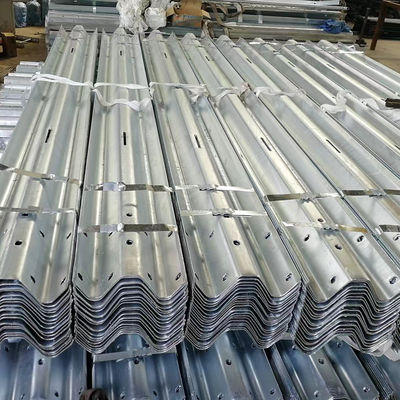 高速道路護線 使用 N1 鉄筋フェンス 亜鉛コーティング 550-600g/m2 粉末コーティング設計