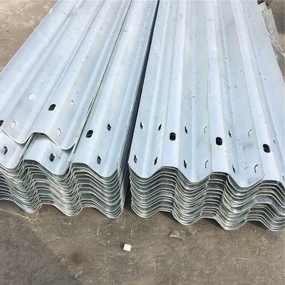 高速道路護線 使用 N1 鉄筋フェンス 亜鉛コーティング 550-600g/m2 粉末コーティング設計