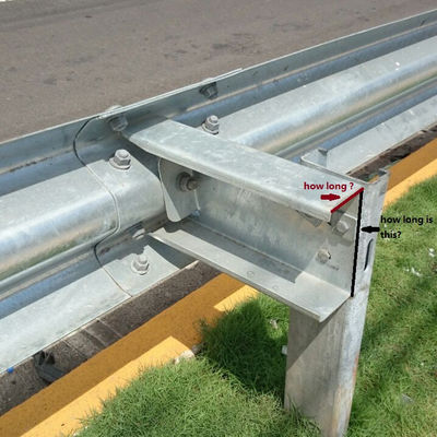標準AASHTO M-180 交通安全用トラペゾイドスペッサーブロック付きのガルバン化鋼鉄高速道路護線