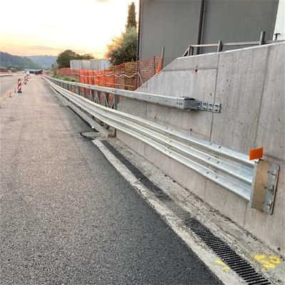 高速道路ガードレイル 鉄筋フェンス CE/BV/ISO 認証と粉末塗装仕上げ