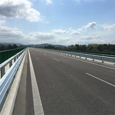 ホット・ガルバン化・コールドロール技術 AASHTO M-180 標準道路安全護線