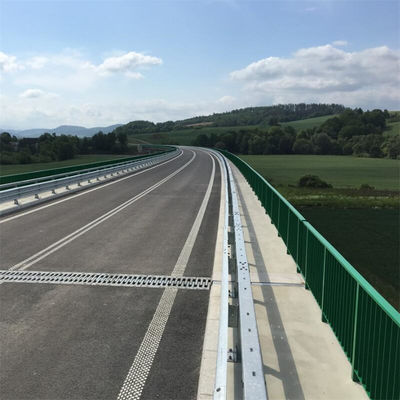 ホット・ガルバン化・コールドロール技術 AASHTO M-180 標準道路安全護線
