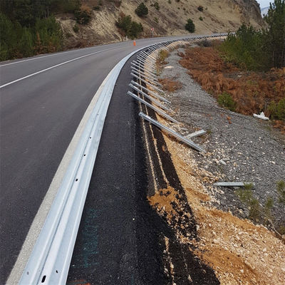 客の要求のために,電磁鉄の高速道路安全ガードレール交通衝突障壁