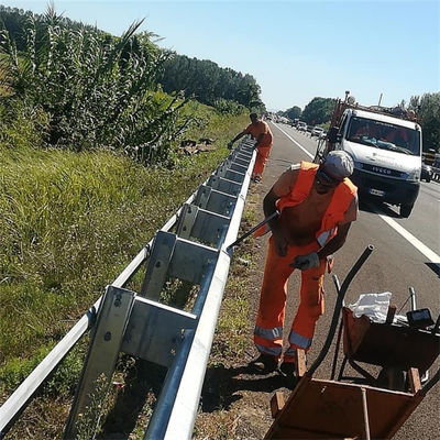 客の要求のために,電磁鉄の高速道路安全ガードレール交通衝突障壁