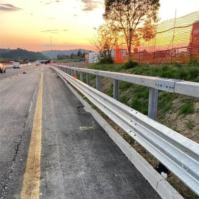 高速道路護線とポスト AASHTO M-180 標準 ホット・ガルバン化 冷回転技術