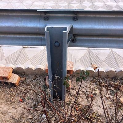 道路交通安全のために熱浸し加熱されたカスタマイズされた高速道路ガードレイルCポスト