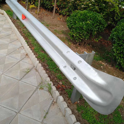道路交通安全 防腐性のある鉄鋼ターミナルガードレールとフィッシュテールエンド