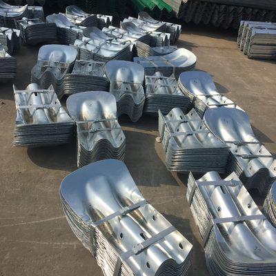 Q235 Q345 高速道路護線保護のための反腐蝕亜鉛コーティングフィッシュテールエンド